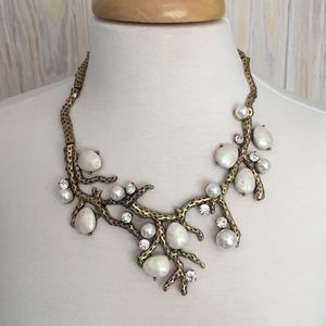 Rhinestone rustic gold pearly necklace NWT